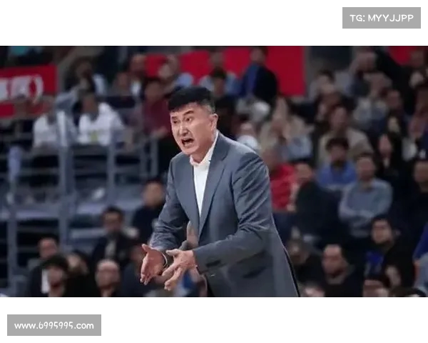 男篮不敌澳门灰熊,观众提前离场失望,哈特成焦点,朱芳雨揶揄杜润旺表现 男篮不敌澳门灰熊,观众提前离场失望,哈特成焦点,朱芳雨揶揄杜润旺表现